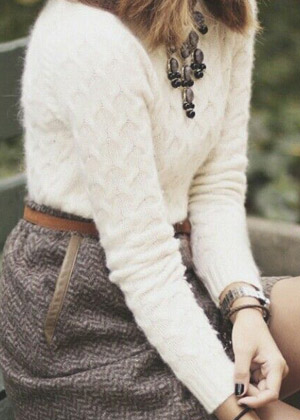 Wool sweater with necklace